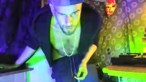 Snapshot of guyst049 chatting on February 8, 2026, 1:09 am guyst049 online show from February 8, 2026, 1:09 am