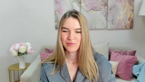 gwensmitt online show from June 11, 2026, 12:32 am