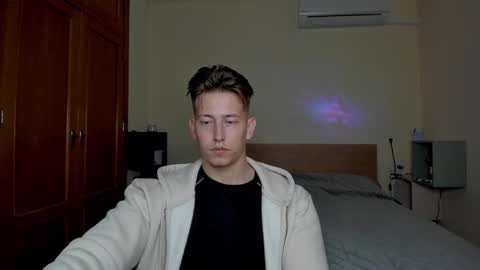 Oliver online show from March 6, 2025, 7:21 pm