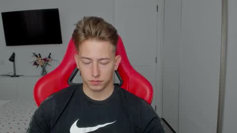 Oliver online show from October 12, 2025, 2:16 pm