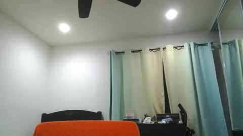 h0nest84 online show from December 15, 2024, 7:24 am