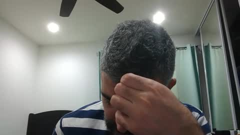 h0nest84 online show from February 3, 2025, 8:13 am