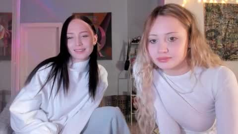 Snapshot of h1ppies chatting on December 16, 2025, 11:54 pm Ashleyblonde Ellies brunnette online show from December 16, 2025, 11:54 pm