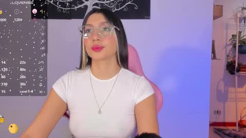 Snapshot of h3y_mia3 chatting on February 21, 2025, 5:24 am Paulina online show from February 21, 2025, 5:24 am