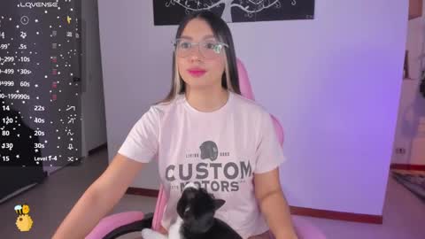 Snapshot of h3y_mia3 chatting on February 23, 2025, 6:39 am Paulina online show from February 23, 2025, 6:39 am