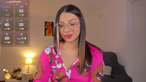 Snapshot of h3y_mia3 chatting on March 3, 2025, 6:26 am Paulina online show from March 3, 2025, 6:26 am