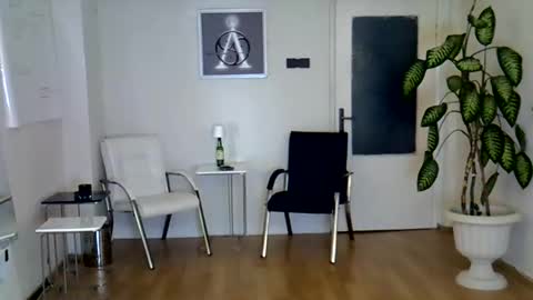 Snapshot of h_blackwood chatting on April 22, 2026, 6:31 pm H. Blackwood online show from April 22, 2026, 6:31 pm