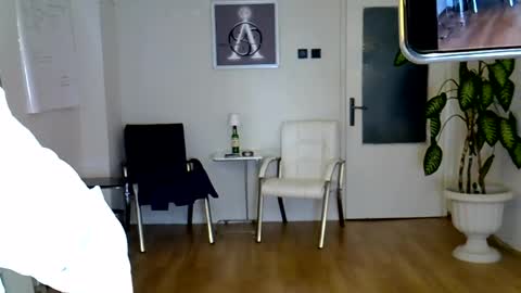 Snapshot of h_blackwood chatting on April 29, 2026, 6:03 pm H. Blackwood online show from April 29, 2026, 6:03 pm