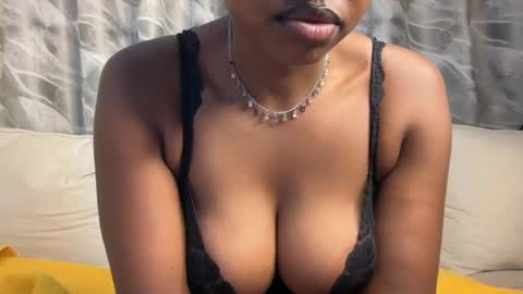 h_o_t_goddess online show from July 12, 2026, 3:52 am