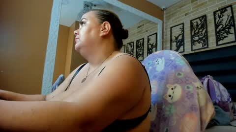 hadelyn_lee online show from April 21, 2026, 3:24 am