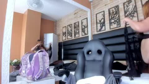 hadelyn_lee online show from April 27, 2026, 3:37 am
