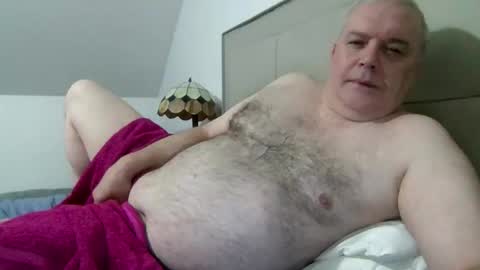 Snapshot of haggisstop chatting on November 12, 2025, 2:28 pm haggisstop online show from November 12, 2025, 2:28 pm