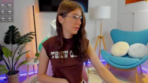 Snapshot of hailey__green chatting on April 25, 2026, 9:01 pm Hailey Green online show from April 25, 2026, 9:01 pm
