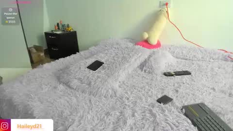 Hailey online show from November 27, 2025, 11:45 am