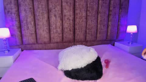 Haileymiler online show from December 4, 2024, 7:17 am