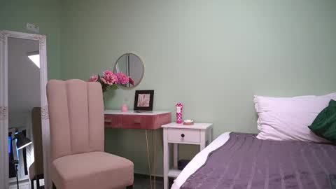 Hailey online show from September 15, 2025, 3:50 am