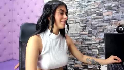 Hailey Petite online show from May 22, 2026, 1:17 pm