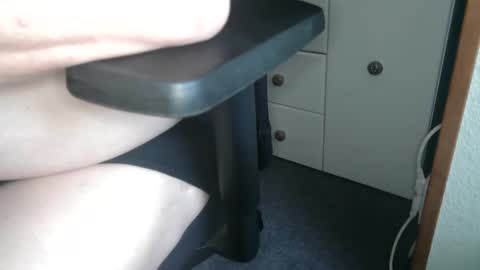 hairyarmpit_lover_1970 online show from March 3, 2025, 11:22 am