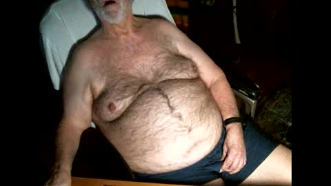 Snapshot of hairybear813 chatting on May 18, 2026, 3:57 am hairybear813 online show from May 18, 2026, 3:57 am
