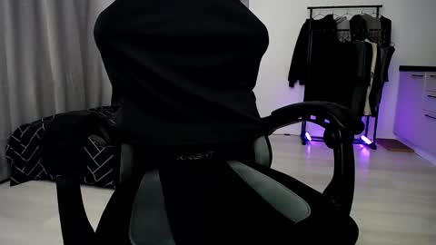 Adam online show from October 5, 2025, 8:07 pm