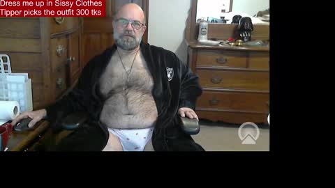 HairyDaddyBear69 online show from February 6, 2026, 1:25 pm