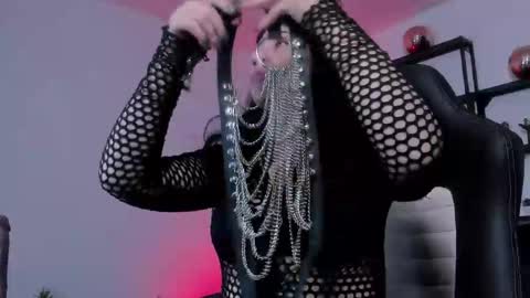 Snapshot of halley_ravenn chatting on May 18, 2026, 9:42 pm halley_ravenn online show from May 18, 2026, 9:42 pm