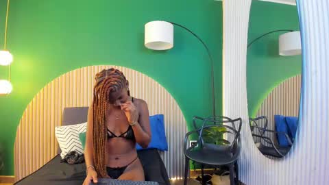 Halley Lorens online show from September 13, 2025, 6:18 pm