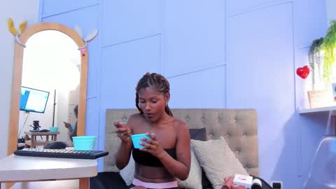 Halley Lorens online show from November 11, 2025, 7:14 pm