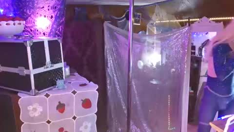 Snapshot of halovalentine chatting on January 4, 2025, 2:56 am halovalentine online show from January 4, 2025, 2:56 am