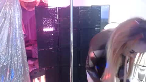 Snapshot of halovalentine chatting on October 17, 2025, 10:01 pm halovalentine online show from October 17, 2025, 10:01 pm