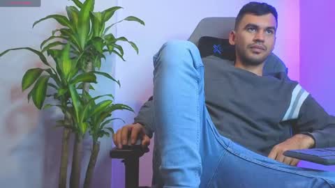 hamiltong12 online show from April 29, 2026, 3:38 pm