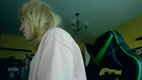 Snapshot of hamptoncriz chatting on February 24, 2026, 12:14 pm Sissy Sarah-Louise online show from February 24, 2026, 12:14 pm