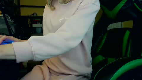 Snapshot of hamptoncriz chatting on February 26, 2026, 2:05 pm Sissy Sarah-Louise online show from February 26, 2026, 2:05 pm