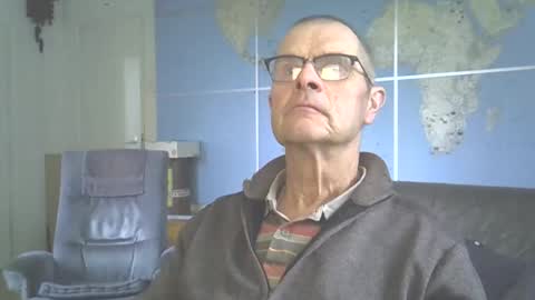 Snapshot of hamto65 chatting on October 11, 2025, 3:43 pm Prefer men 80 online show from October 11, 2025, 3:43 pm