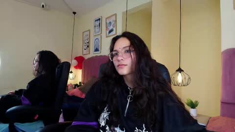 hanabie_ online show from February 27, 2026, 3:50 am