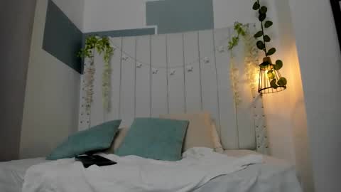 hanah_gray online show from December 23, 2025, 11:08 am