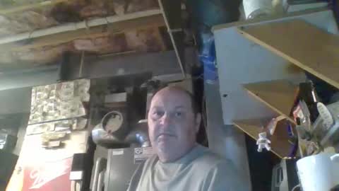 Snapshot of handiemanhere chatting on October 22, 2025, 4:40 pm naked man online show from October 22, 2025, 4:40 pm