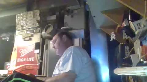 Snapshot of handiemanhere chatting on November 5, 2025, 1:33 pm naked man online show from November 5, 2025, 1:33 pm