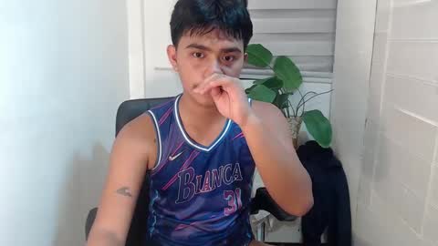 Snapshot of handsome_vanana chatting on February 24, 2025, 9:43 am handsome_vanana online show from February 24, 2025, 9:43 am