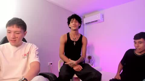 Snapshot of handsomeboys19 chatting on May 22, 2026, 8:58 pm leonardfarrucknick and otis online show from May 22, 2026, 8:58 pm