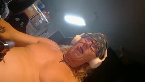 handystud33 online show from September 30, 2025, 8:19 am