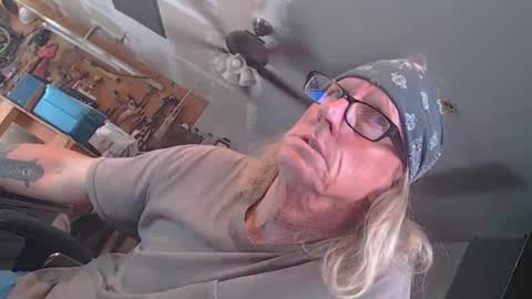 handystud33 online show from April 9, 2026, 4:01 pm