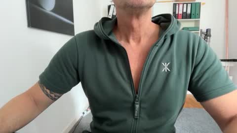 Snapshot of hankmoody6 chatting on October 19, 2025, 1:23 pm hanky online show from October 19, 2025, 1:23 pm