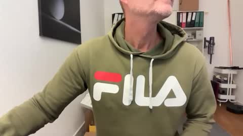 hanky online show from December 4, 2025, 8:45 am