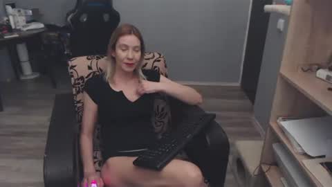 Snapshot of hanna_ha chatting on February 20, 2025, 7:30 pm hanna_ha online show from February 20, 2025, 7:30 pm