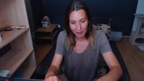 hanna_ha online show from June 19, 2026, 7:06 pm