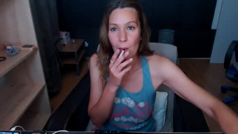 hanna_ha online show from June 25, 2026, 8:02 pm