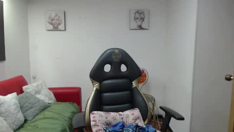 hanna_lamber online show from April 2, 2026, 11:19 am