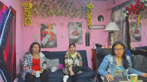 Snapshot of hanna_mature01 chatting on April 15, 2026, 12:12 pm Hanna online show from April 15, 2026, 12:12 pm