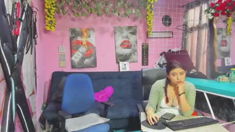 Snapshot of hanna_mature01 chatting on May 25, 2026, 12:11 pm Hanna online show from May 25, 2026, 12:11 pm